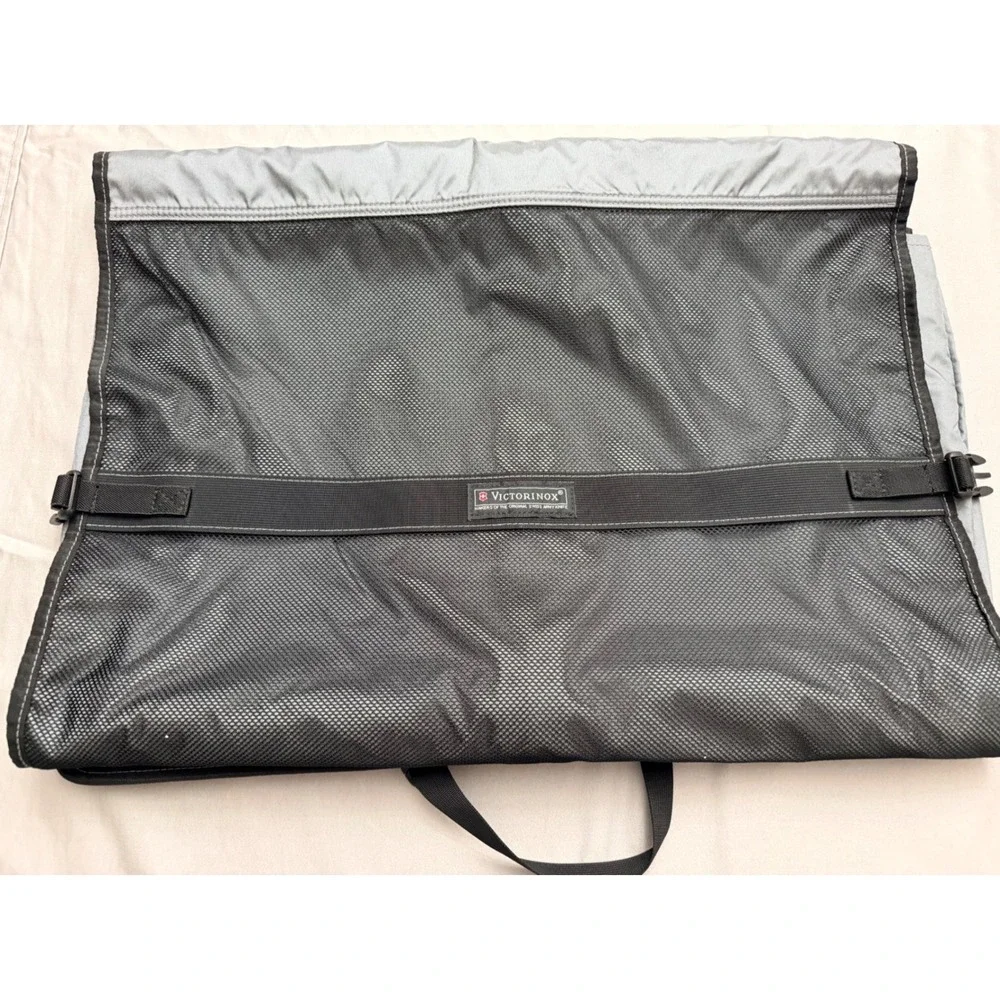 Victorinox Swiss Army Grey Black Tri-Fold Garment Bag Travel Suit Carrier
